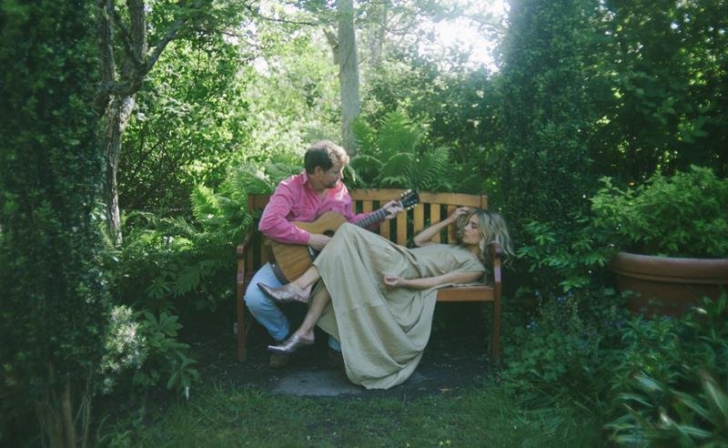 Ocie Elliot revela o novo álbum “Bungalow” com o single emocionante “By The Way” Ocie Elliot revela o novo álbum “Bungalow” com o single emocionante “By The Way”