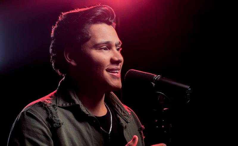 Otávio Augusto, O Príncipe, lança nova música “Olho Escorrendo”