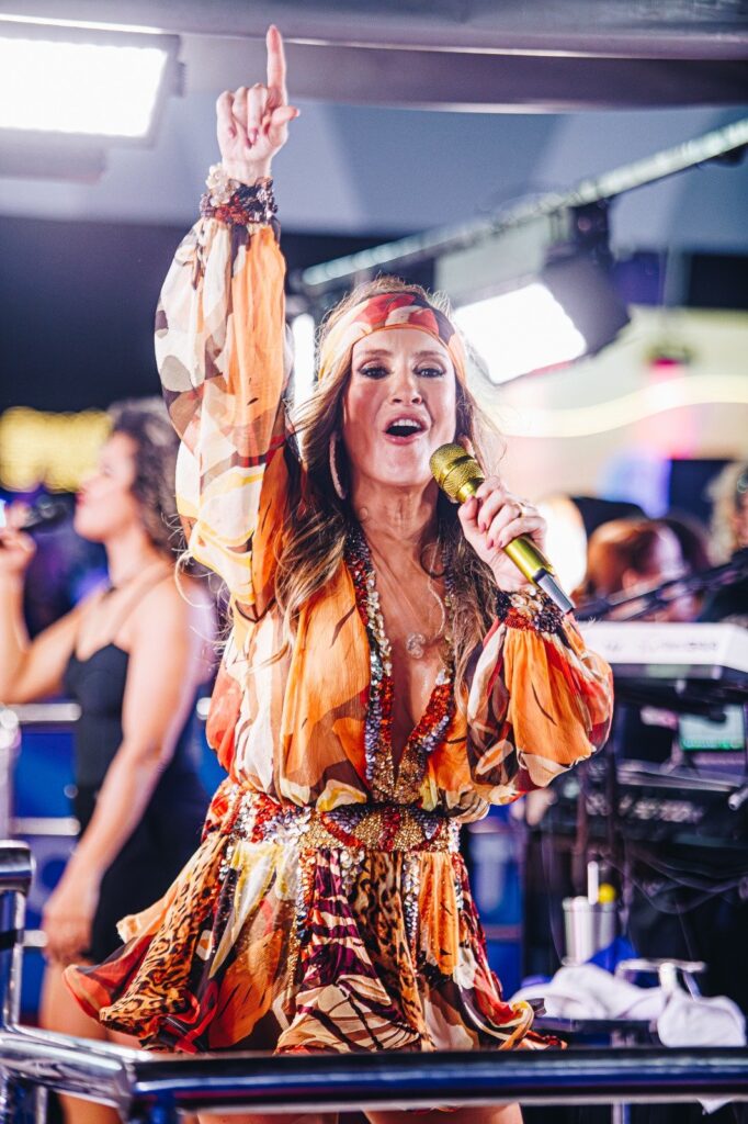 Claudia Leitte abre Carnatal 2025 com Bloco Largadinho