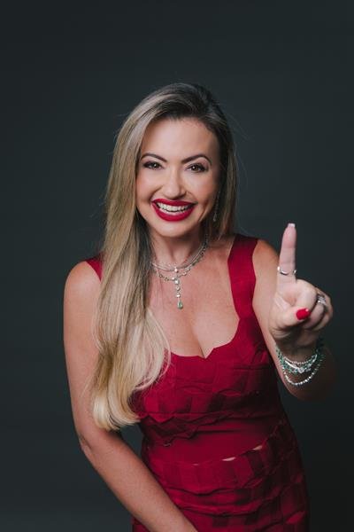 Fernanda Sanches, da Cosmobeauty, orienta sobre hidratação e reforço da barreira cutânea para proteger a pele no clima frio e seco