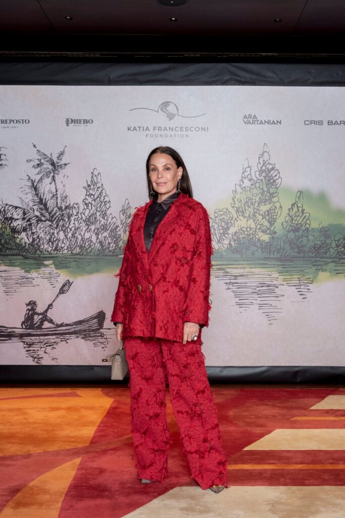 Celebridades participam de evento beneficente no Rosewood SP