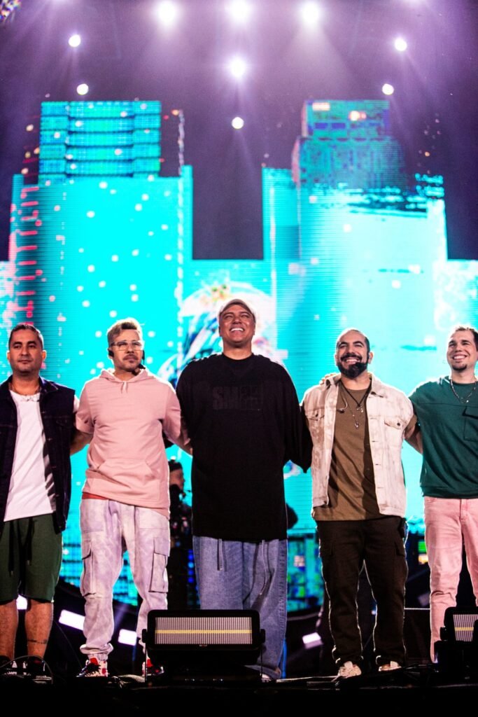 Sorriso Maroto encerra turnê no Maracanã com show histórico