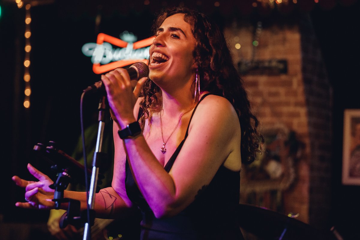 Raphaella Souza se apresenta no sábado (2) e domingo (3), no Bourbon Jazz Café, com show intimista de soft jazz e MPB 1 Raphaella Souza se apresenta no sábado (2) e domingo (3), no Bourbon Jazz Café, com show intimista de soft jazz e MPB
