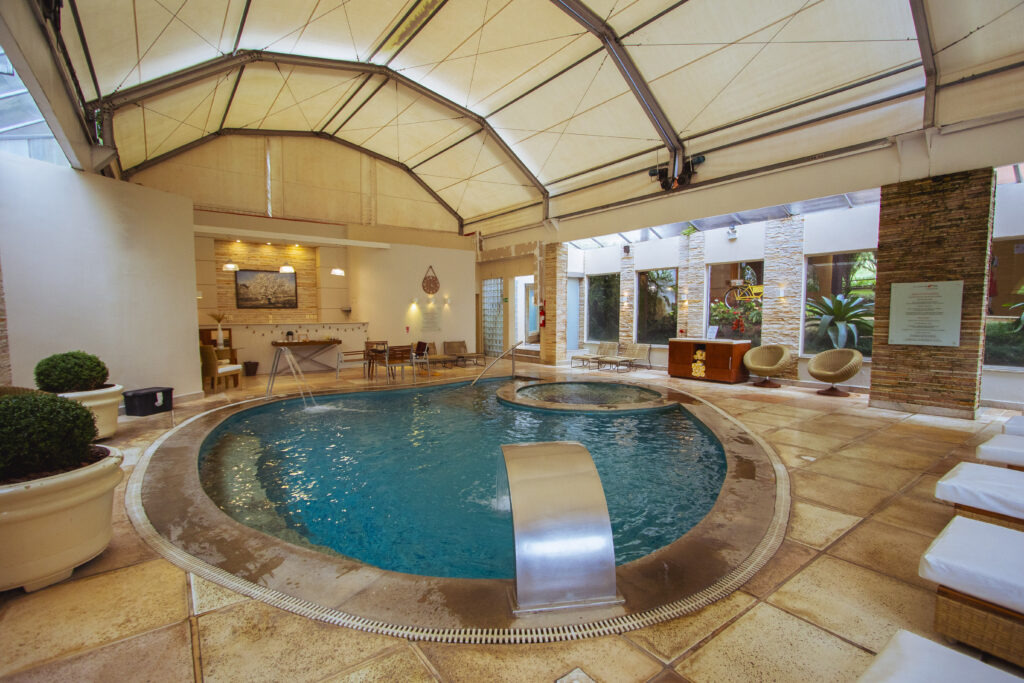 Restaurante especializado na culinária Suíça é uma das opções do resort Le Canton para aquecer o corpo no inverno 1 Restaurante especializado na culinária Suíça é uma das opções do resort Le Canton para aquecer o corpo no inverno