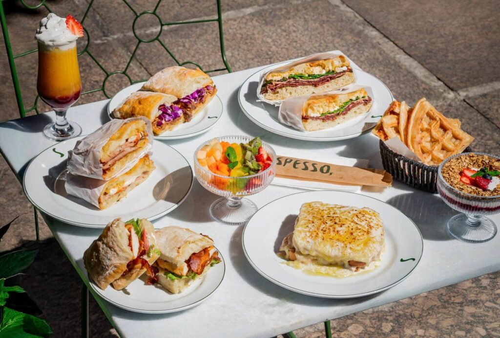 Spesso amplia brunch com pães artesanais e sucos especiais