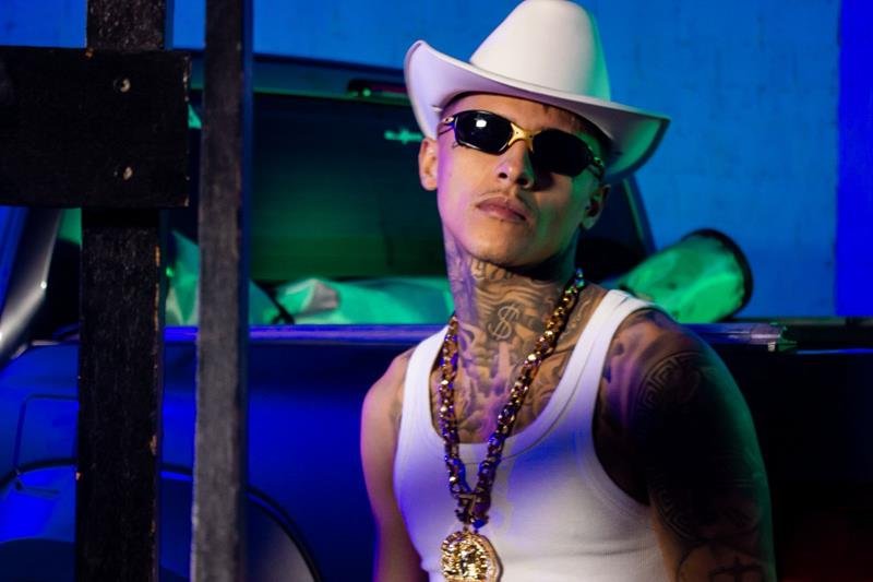 MC Vine7 lança videoclipe de “Cara de Santa” nesta quinta-feira (07/08)