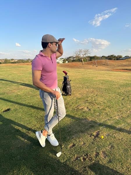 Os Cara do Arrocha, Israel Novaes e Thiago Brava movimentam cenário sertanejo em tarde de golfe em Goiânia