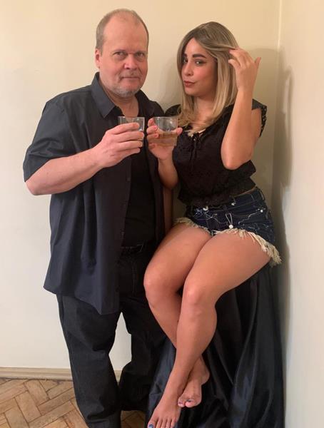 “Um Drinque com Tony Hop” segue em cartaz às segundas de agosto no Teatro Candido Mendes