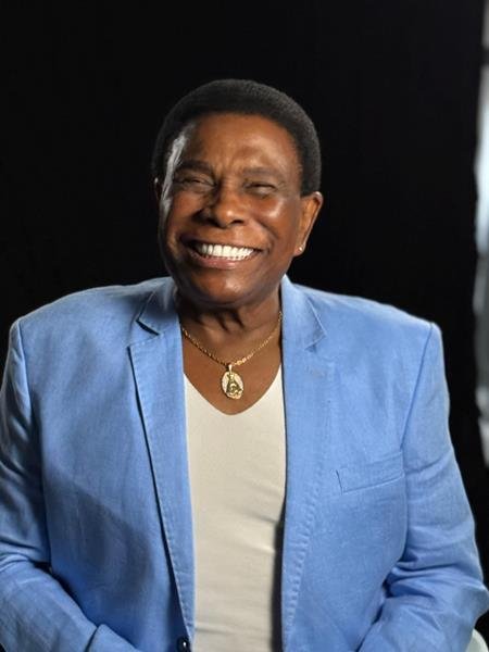 Neguinho da Beija-Flor faz show neste sábado (16), no Casarão do Firmino