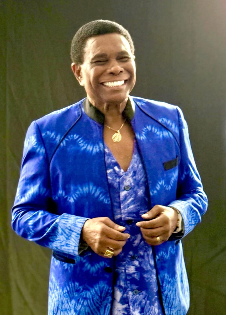 Neguinho da Beija-Flor faz show neste sábado (16), no Casarão do Firmino. 1 Neguinho da Beija-Flor faz show neste sábado (16), no Casarão do Firmino.