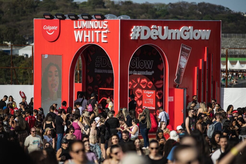 Colgate Luminous Glow cria experiência marcante no The Town