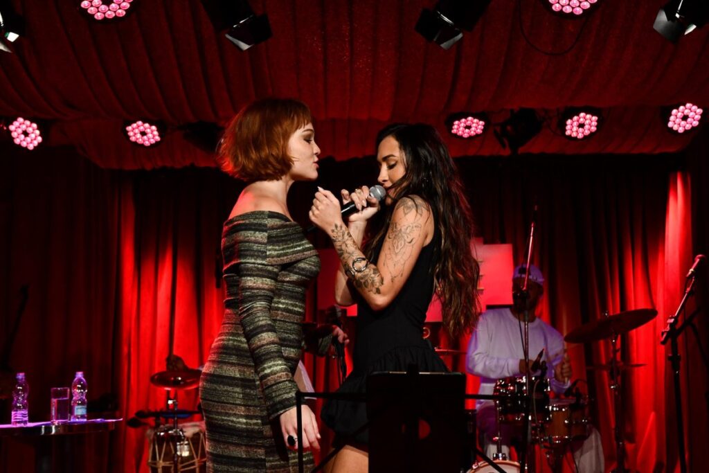 Gabi Melim encanta público no Manouche com Júlia Mestre e Jade Baraldo Gabi Melim encanta público no Manouche com Júlia Mestre e Jade Baraldo