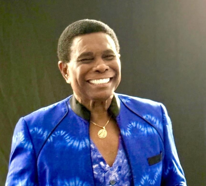 Neguinho da Beija-Flor faz show neste sábado (16), no Casarão do Firmino.Abertura do evento com Puxadores do Sambae