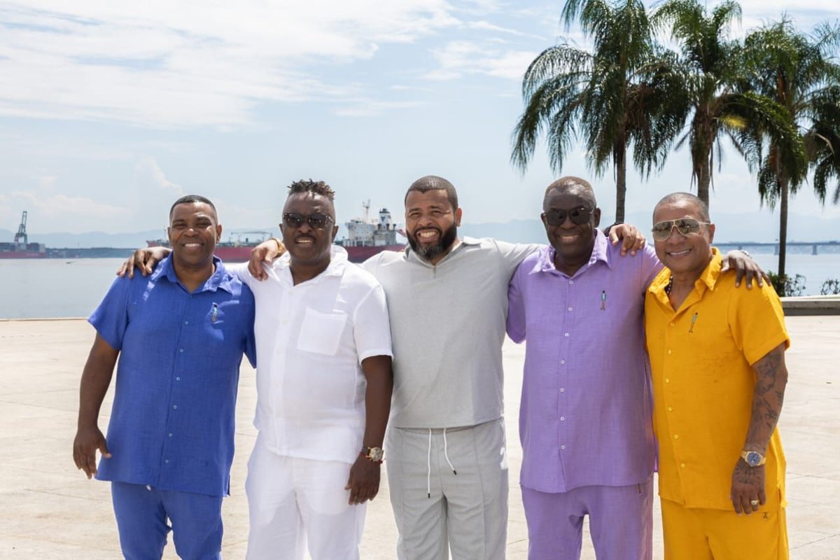 Neguinho da Beija-Flor faz show neste sábado (16), no Casarão do Firmino.<br>Abertura do evento com Puxadores do Sambae