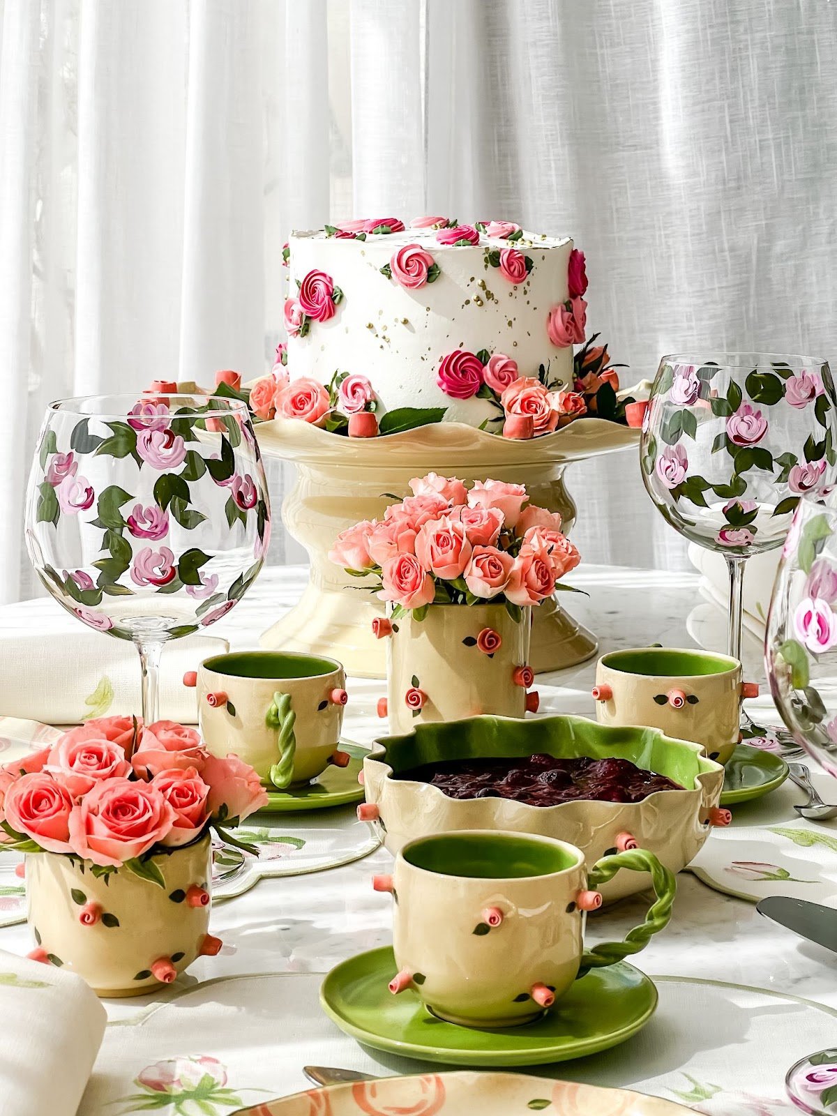 PatBO lança coleção Rose com cerâmicas de Marô Antunes