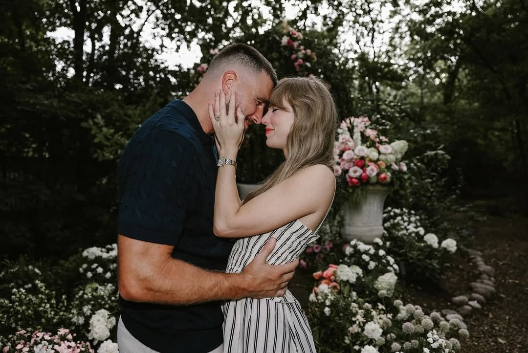 Taylor Swift anuncia noivado usando vestido Polo Ralph Lauren 1 Taylor Swift anuncia noivado usando vestido Polo Ralph Lauren