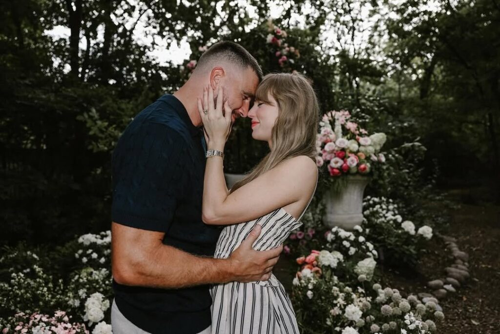 Taylor Swift anuncia noivado usando vestido Polo Ralph Lauren