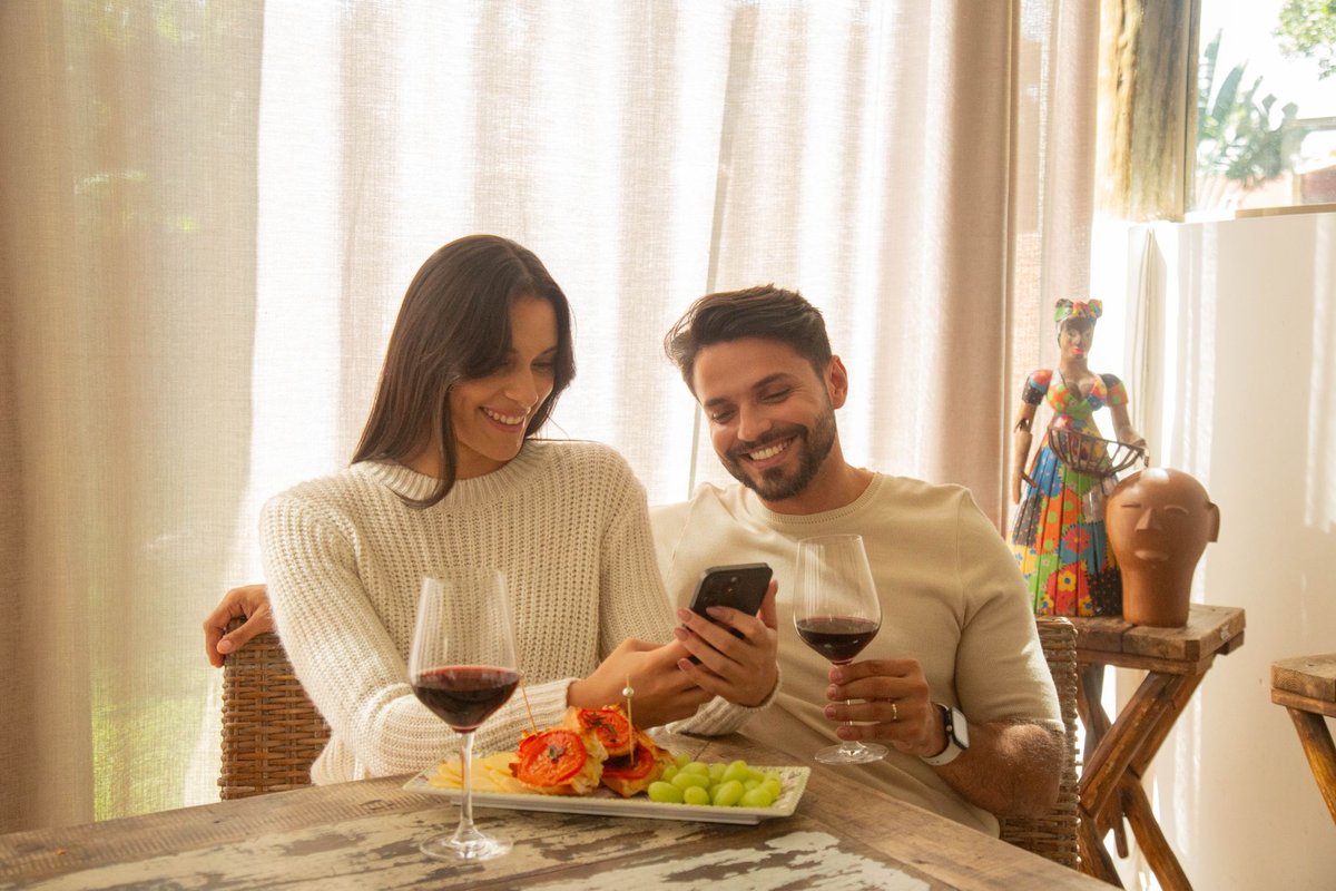 Wine celebra Dia do Pendura com até 80% de desconto
