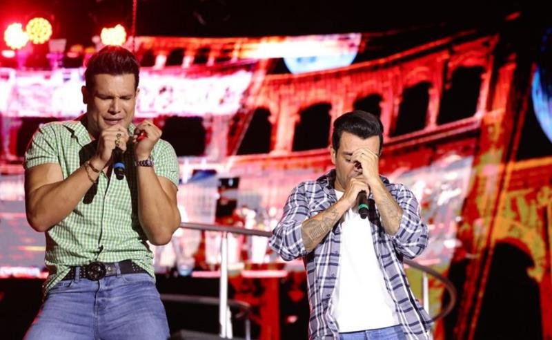 Ingressos esgotados: Israel Novaes e Thiago Brava gravam DVD “Os Cara do Arrocha e turma de 2012”