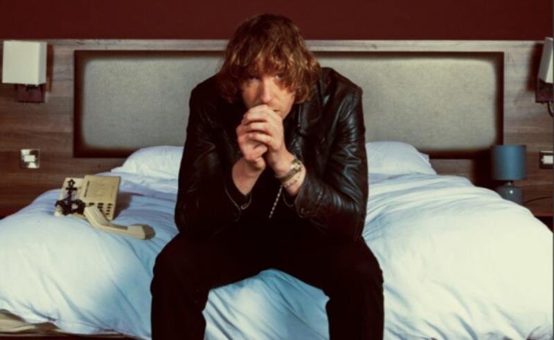 Daniel Avery revela novo single “Greasy Off The Racing Line” com Alison Mosshart do The Kills Daniel Avery revela novo single “Greasy Off The Racing Line” com Alison Mosshart do The Kills