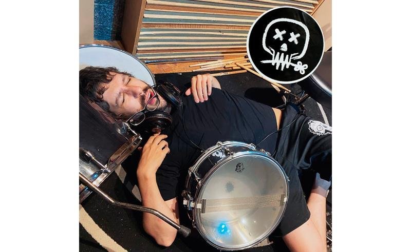 “Empacotado”: Meu Funeral aposta em experimentação e ironia em novo álbum 1 Foto: Divulgação