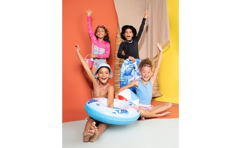 Pequenos Tropicais: moda infantil que celebra o verão com estilo e proteção Pequenos Tropicais: moda infantil que celebra o verão com estilo e proteção