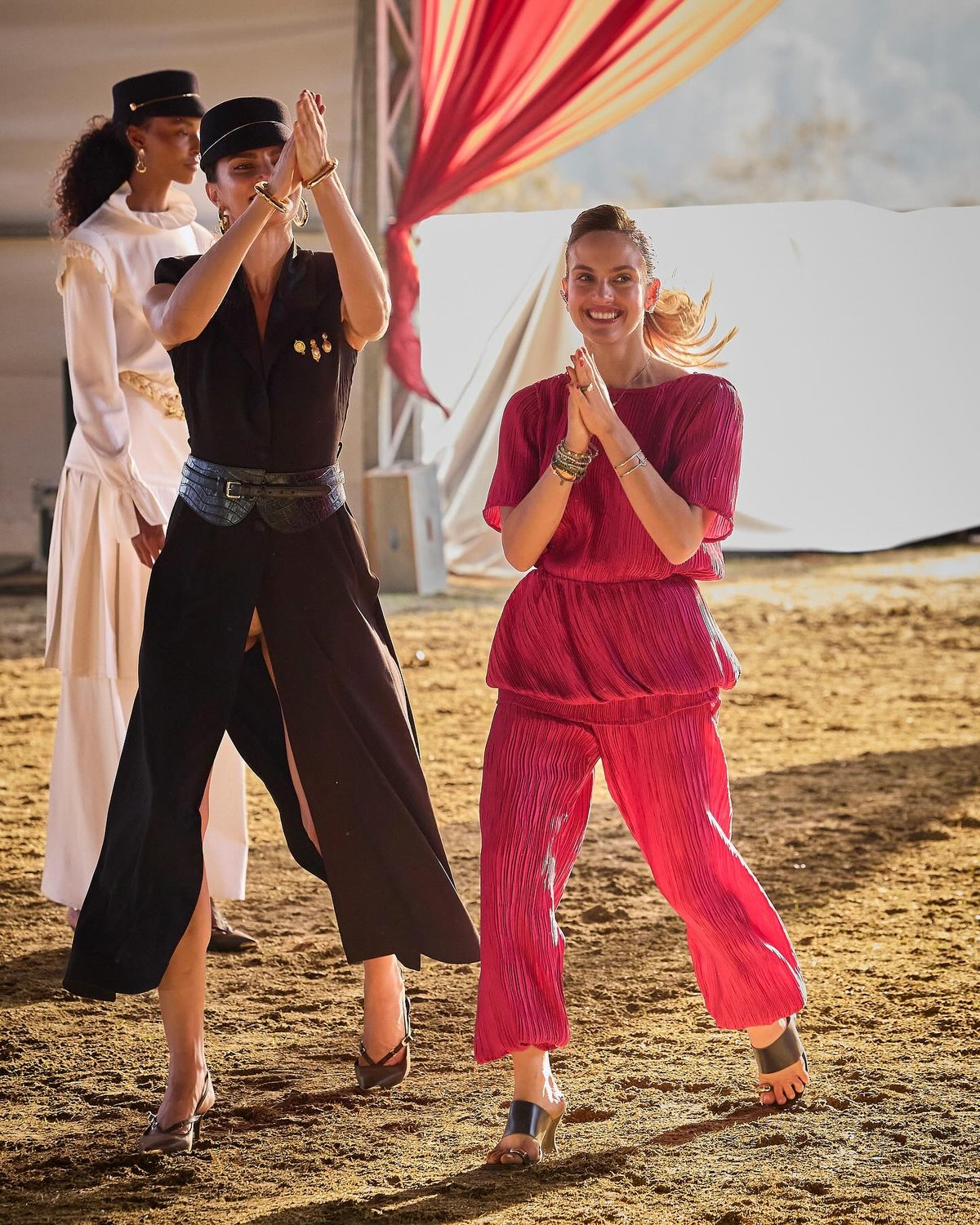 Rocas Festival celebra moda brasileira em desfile histórico