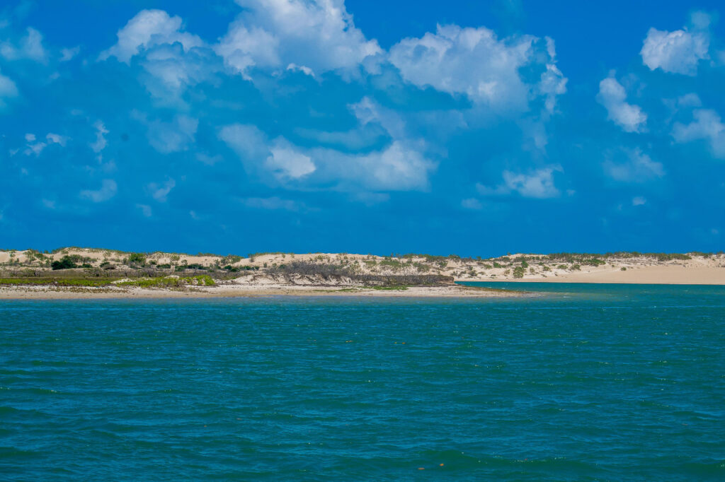 10 razões imperdíveis para visitar Galinhos, refúgio nos arredores de Natal que combina tranquilidade e experiências únicas