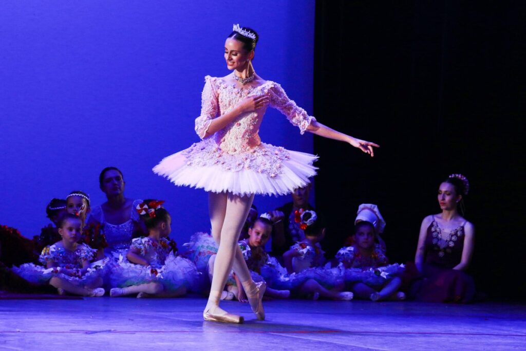 Ballet Vera Bublitz revela talentos premiados no exterior Ballet Vera Bublitz revela talentos premiados no exterior