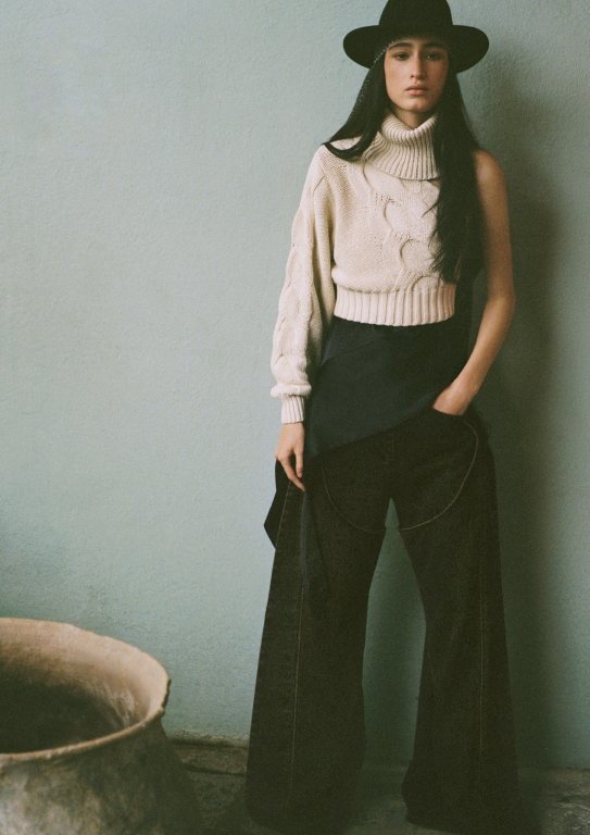 H&M lança coleção com Lorena Saravia no Brasil