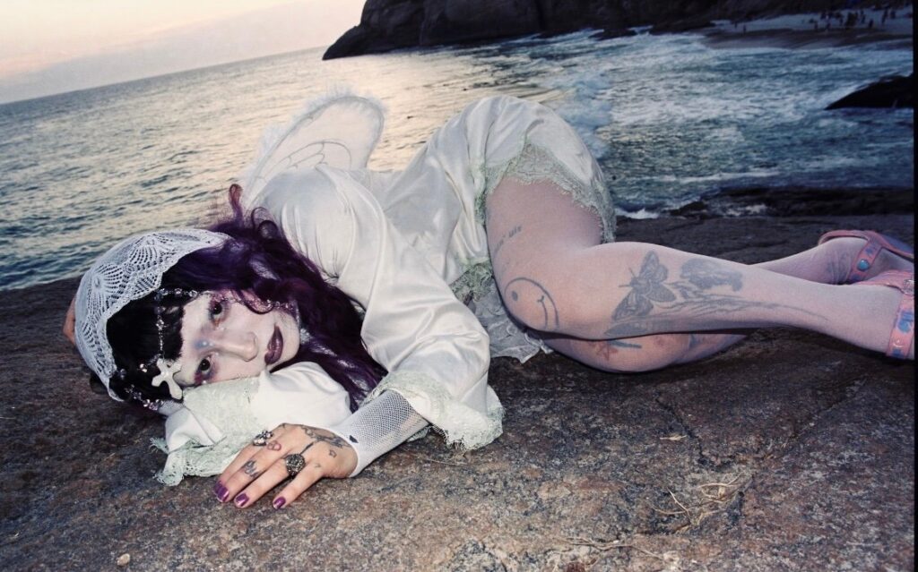 Luapsy lança álbum “I Met The Devil in a Dream” em todas as plataformas de streaming Luapsy lança álbum “I Met The Devil in a Dream” em todas as plataformas de streaming