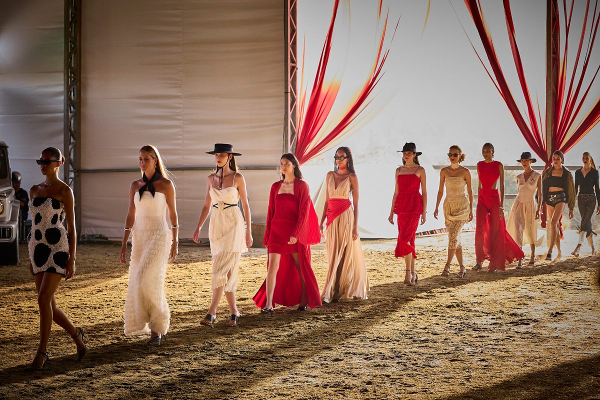Rocas Festival celebra moda brasileira em desfile histórico