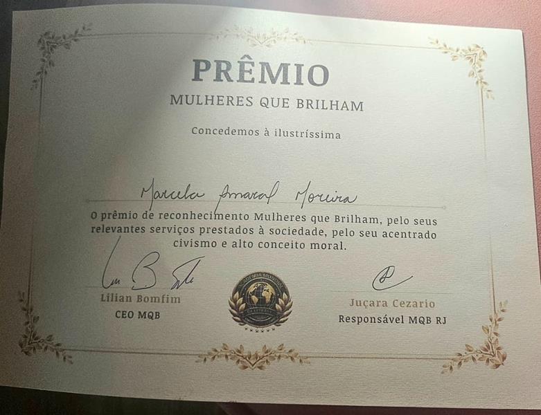 Psicóloga Marcela Amaral é premiada pela Revista Mulheres que Brilham por sua atuação em saúde mental e neurodiversidade