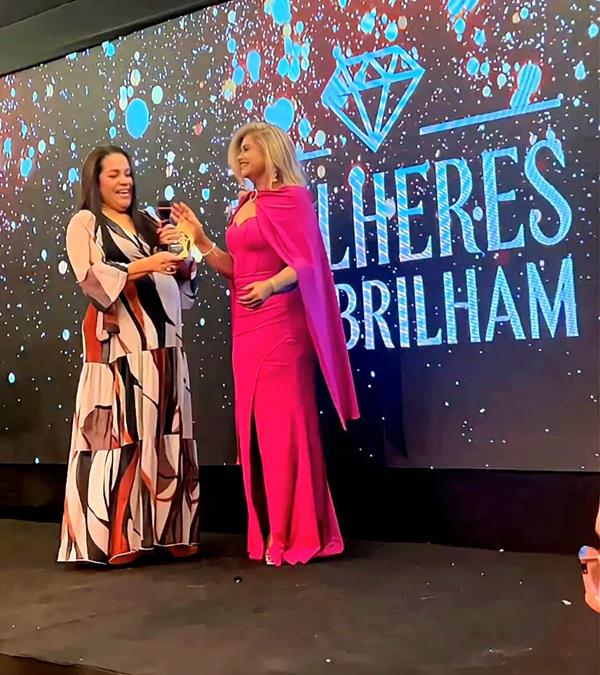 Psicóloga Marcela Amaral é premiada pela Revista Mulheres que Brilham por sua atuação em saúde mental e neurodiversidade