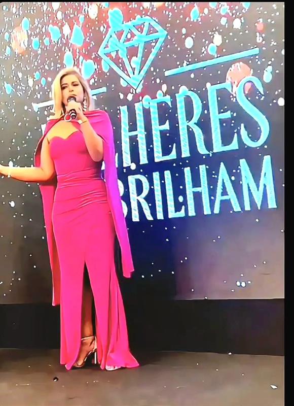 Psicóloga Marcela Amaral é premiada pela Revista Mulheres que Brilham por sua atuação em saúde mental e neurodiversidade