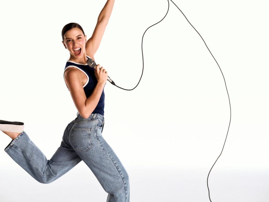 Hering celebra 145 anos com campanha estrelada e ações sociais Hering celebra 145 anos com campanha estrelada e ações sociais