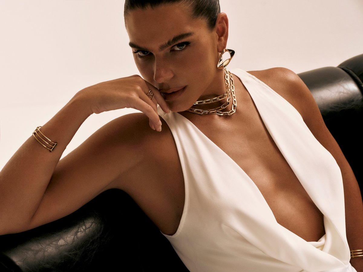 Mariana Goldfarb estrela nova coleção da Morana