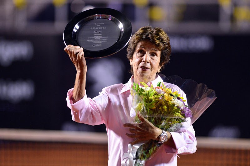 Maria Esther Bueno recebe homenagem no SP Open