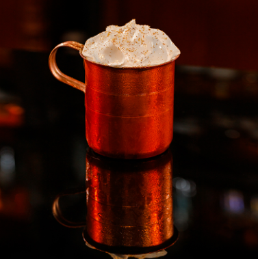 Bar Charles Edward combina cozinha italiana, coquetelaria e rock no Itaim