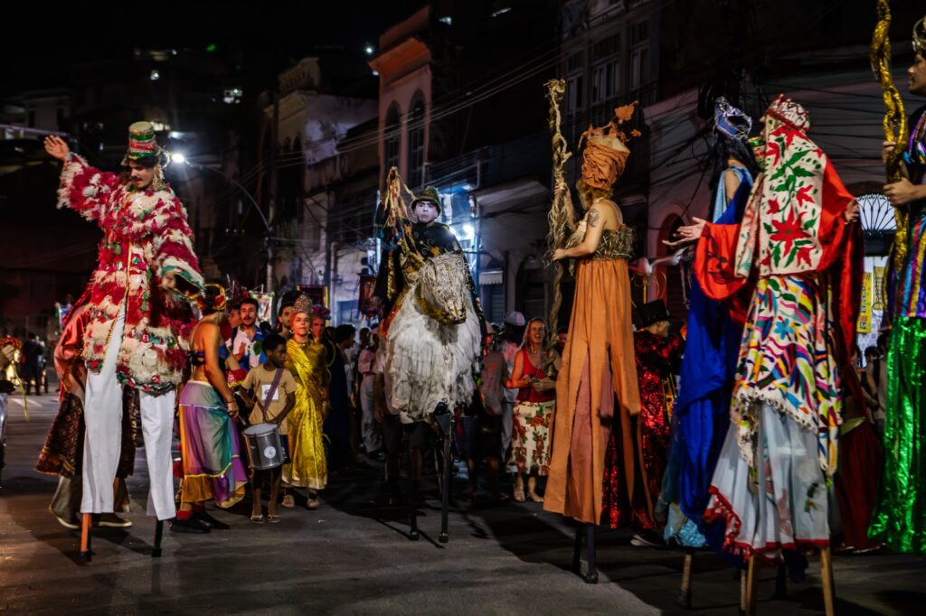 “Procissão de Todos os Santos” volta às ruas do Rio em cortejo aberto ao público “Procissão de Todos os Santos” volta às ruas do Rio em cortejo aberto ao público