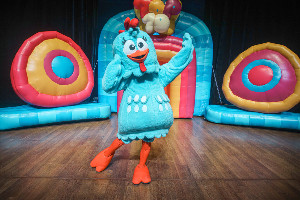 Galinha Pintadinha apresenta “Top 10” no Teatro da Ilha neste domingo (26)