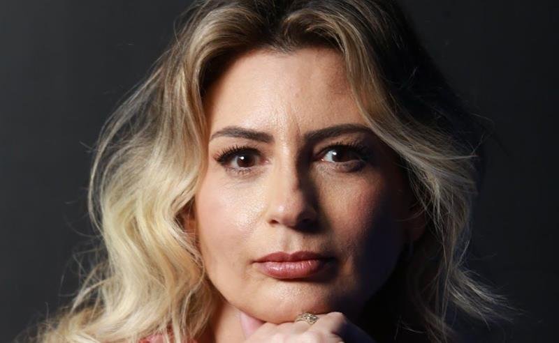 Tatí Presser revela ter sido expulsa de casa de swing: “Eu dizia pra pessoas que eu estava fazendo uma pesquisa antropológica” Tatí Presser revela ter sido expulsa de casa de swing: “Eu dizia pra pessoas que eu estava fazendo uma pesquisa antropológica”