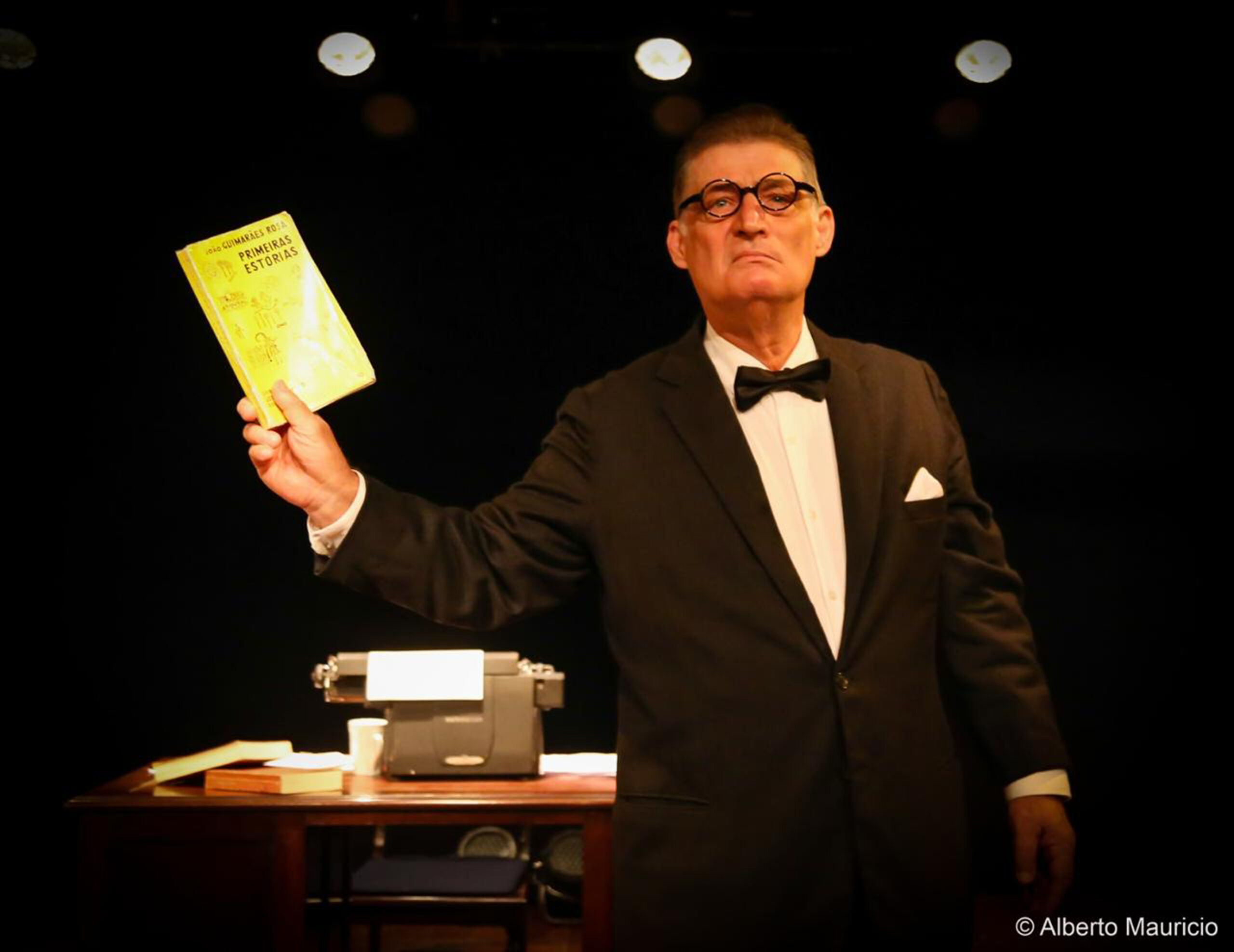 Giuseppe Oristanio interpreta Guimarães Rosa em curta temporada no Rio