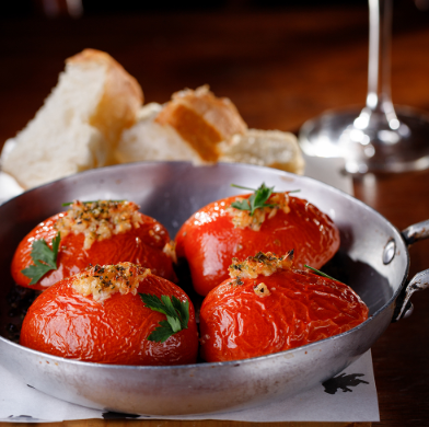 Bar Charles Edward combina cozinha italiana, coquetelaria e rock no Itaim