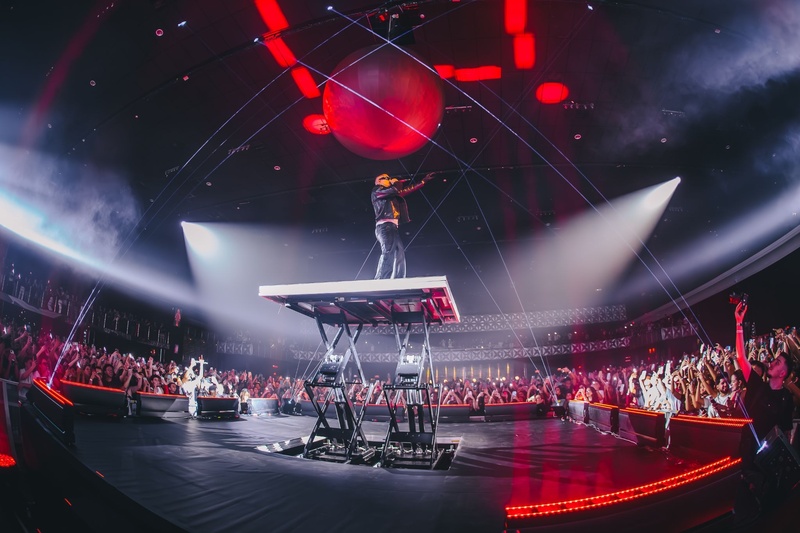 Veigh abre a EVOM Tour com show histórico e casa lotada em São Paulo