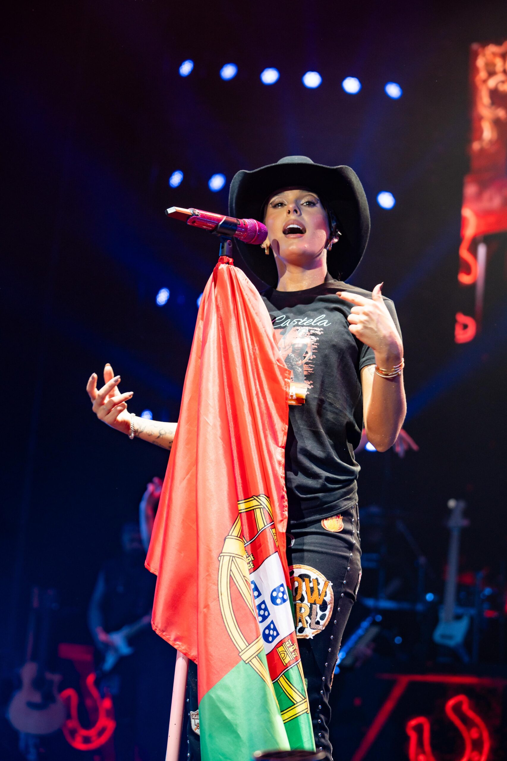 Ana Castela encerra turnê em Portugal com shows lotados e muita emoção