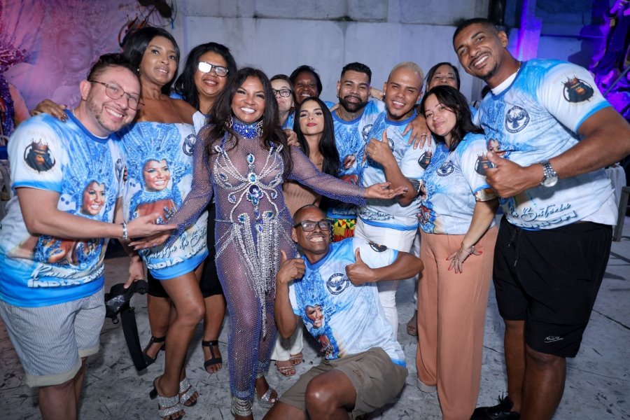 Índia Zurich é coroada rainha de bateria da Unidos da Vila Santa Tereza para o Carnaval 2026 Índia Zurich é coroada rainha de bateria da Unidos da Vila Santa Tereza para o Carnaval 2026