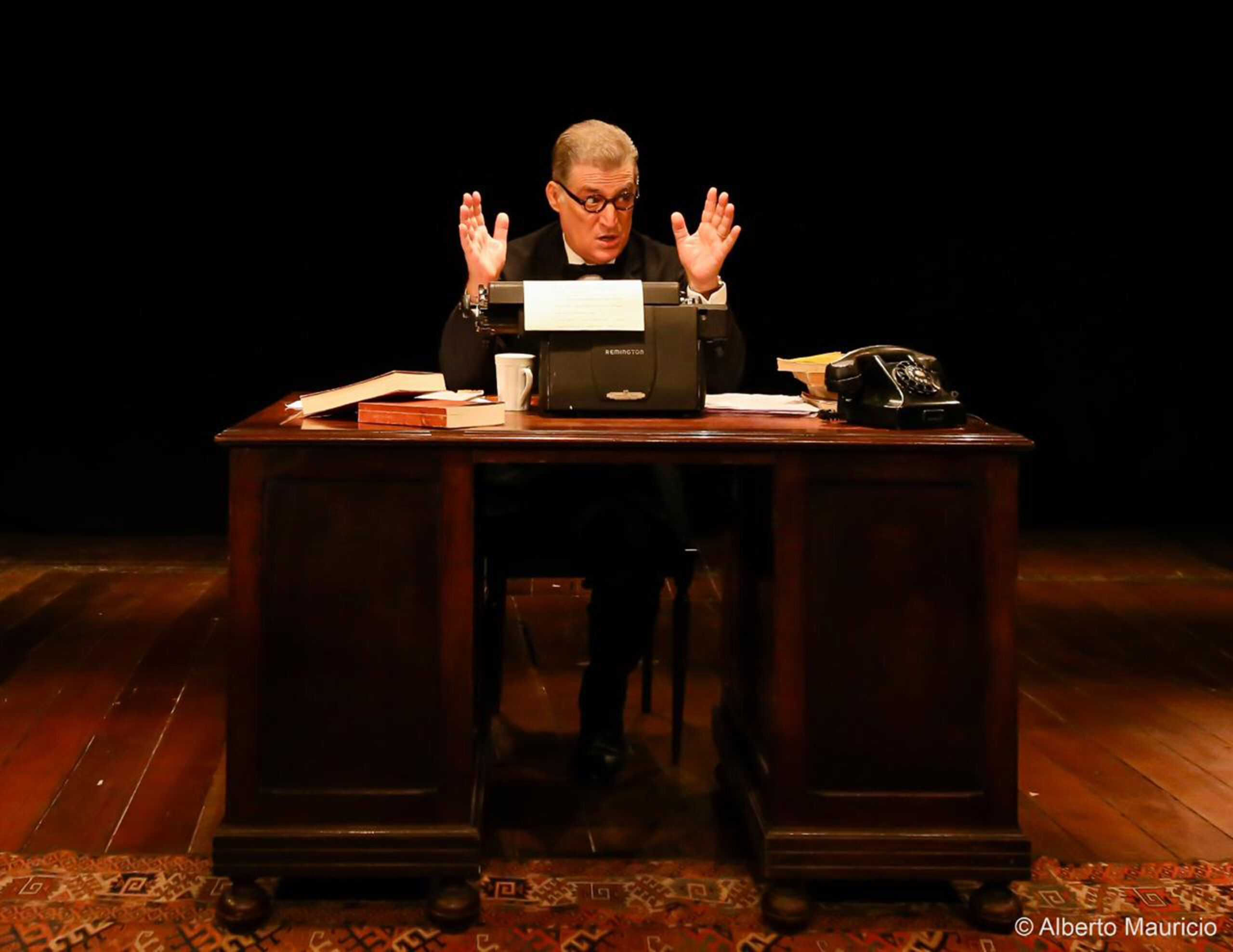 Giuseppe Oristanio interpreta Guimarães Rosa em curta temporada no Rio