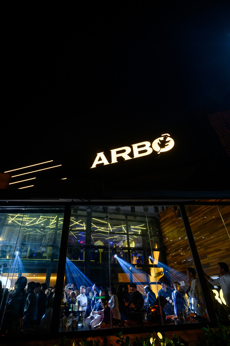 Arbô Club inaugura no Itaim Bibi com conceito que une natureza e futurismo