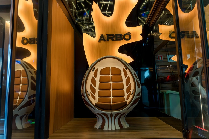 Arbô Club inaugura no Itaim Bibi com conceito que une natureza e futurismo